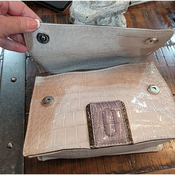 Guess Satchel purse gray animal print bow heart patent leather - Picture 9 of 13